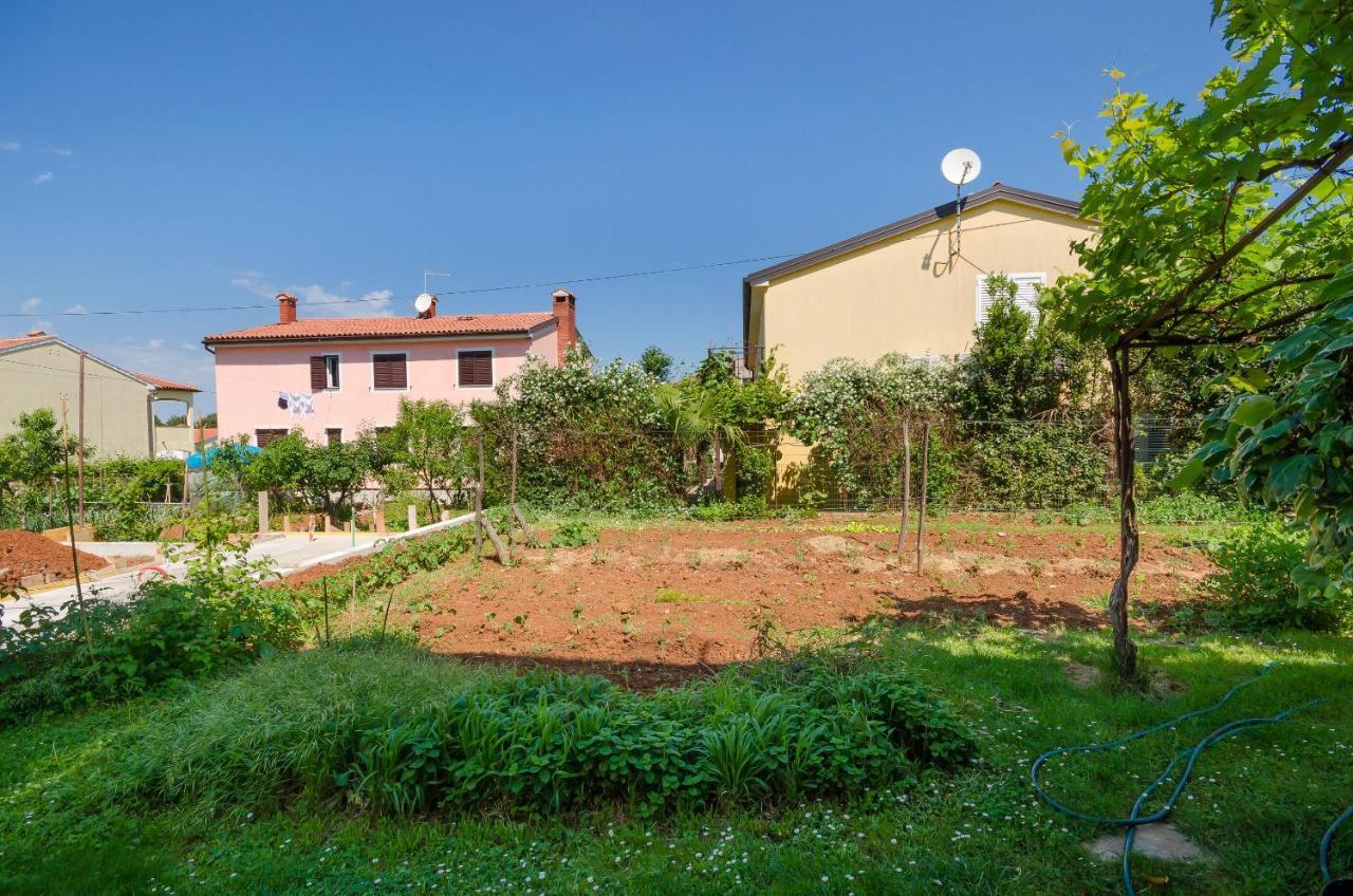 Apartments Milan Porec Exterior photo