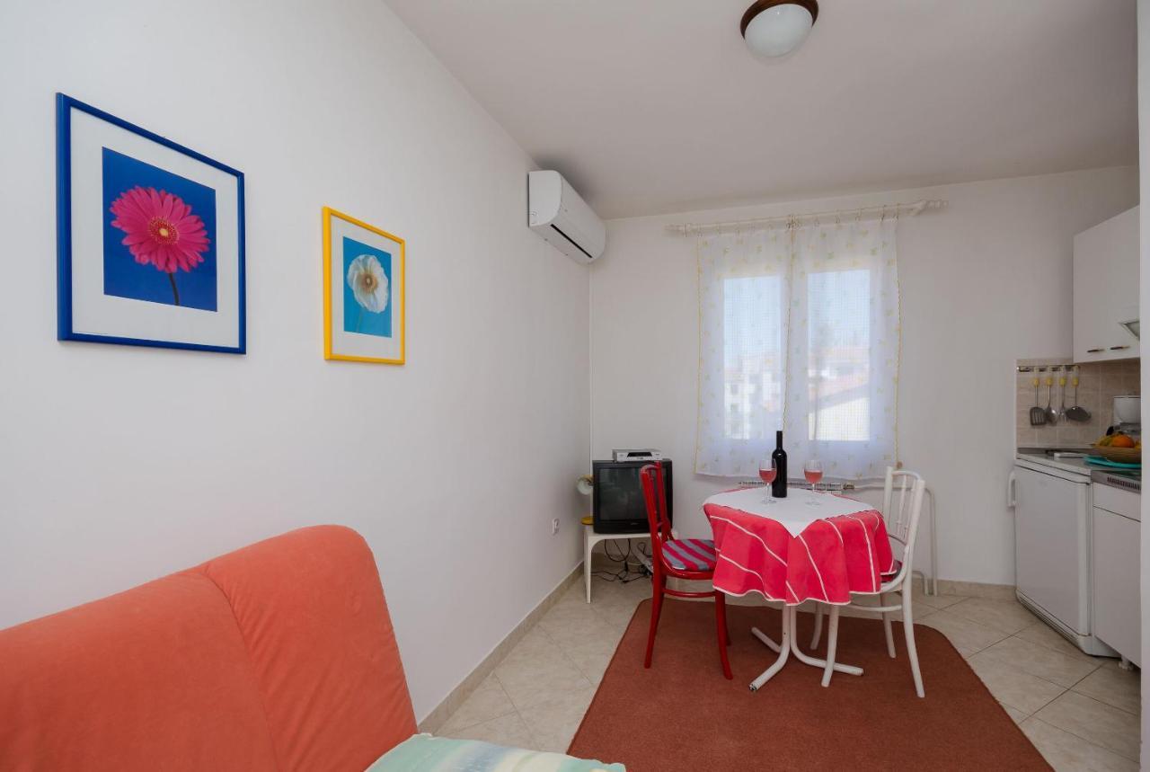 Apartments Milan Porec Exterior photo