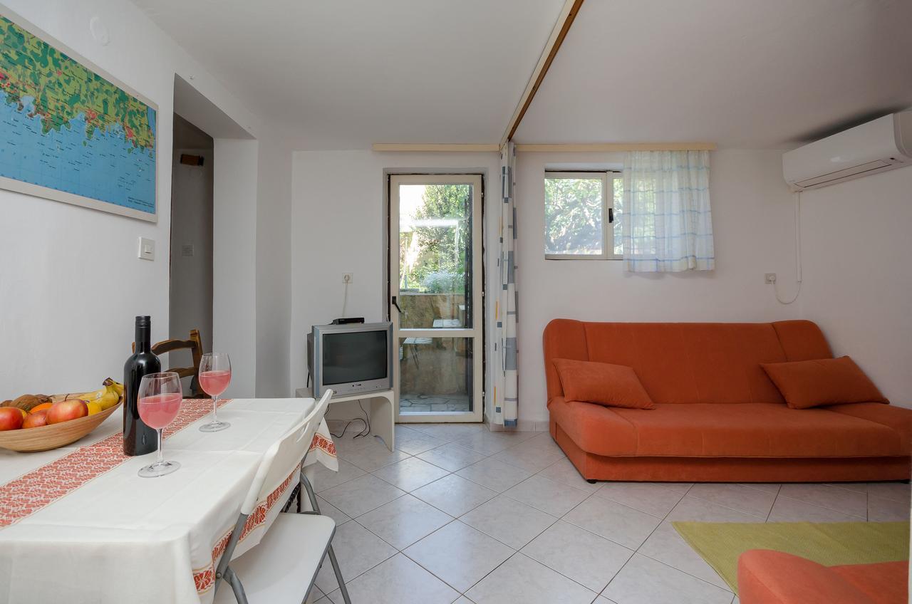 Apartments Milan Porec Exterior photo