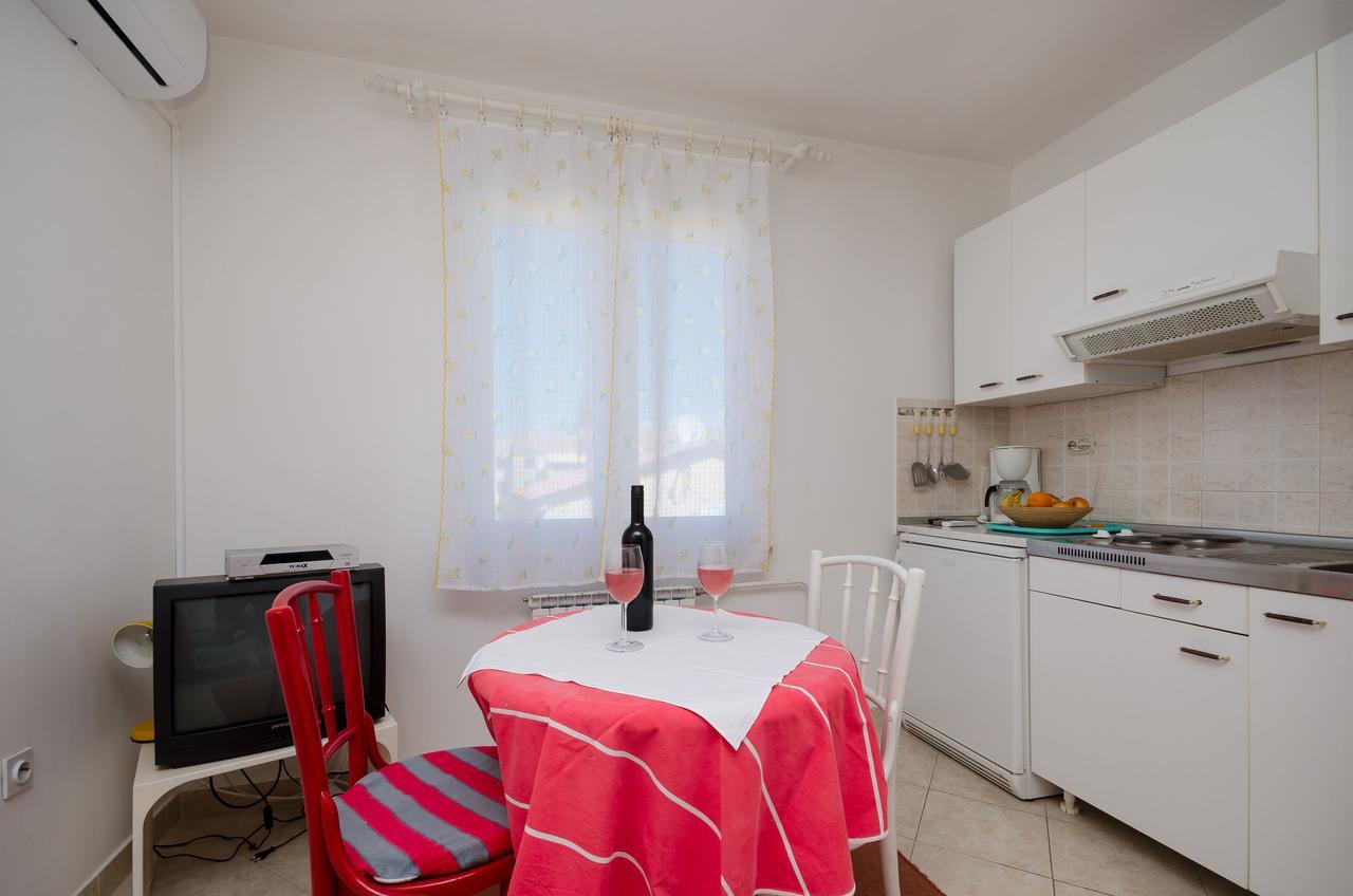 Apartments Milan Porec Exterior photo